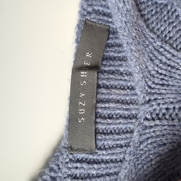 Suzy Shier. Blue, cropped knit top - Picture 2 of 3